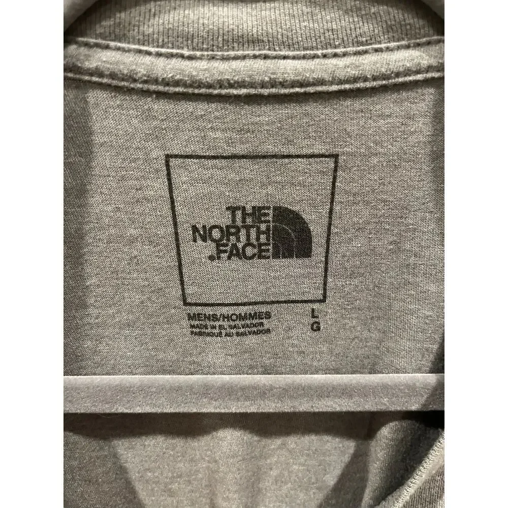 The North Face Mountain Logo Graphic T-Shirt Red White Blue Retro Design Men's L